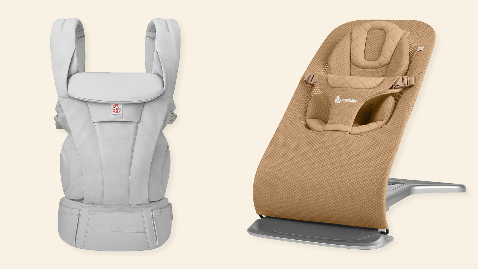 Portabebés y otro producto Ergobaby sobre un fondo neutro